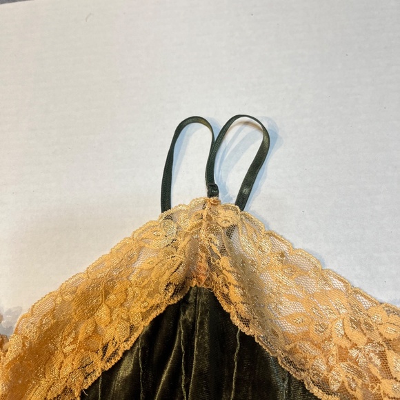 Crushed Velvet and Lace Sleeveless Camisole Top - Picture 8 of 8